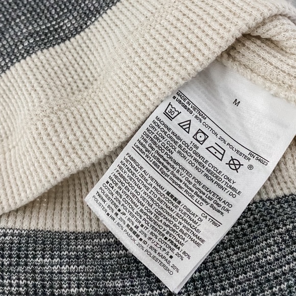 Banana Republic Men’s Off-White and Grey Sweater - Picture 4 of 7